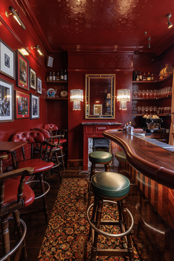 The George The Gluepot Bar